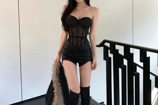 许戈辉现状：57岁染紫发满脸憔悴富豪老公不在女儿也独居国外