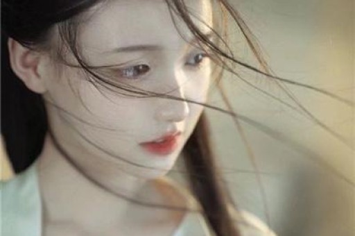 时隔10个月26岁女星回应蹲曾志伟双腿之间曾志伟真的被错骂了